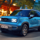 Chevrolet Spark EUV azul em movimento na estrada.