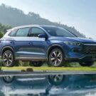 BYD Song Pro GL azul parado na diagonal.