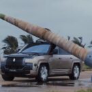 BYD Yangwang U8L com uma palmeira em cima.