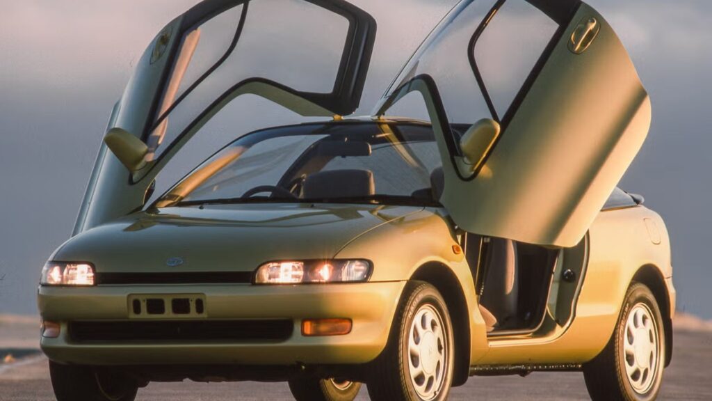 Toyota Sera com as portas abertas.