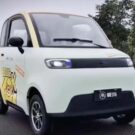 Aima A05 parado na diagonal.