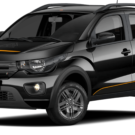 Fiat Mobi preto parado na diagonal em um fundo branco.