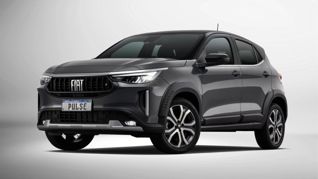 Fiat Pulse usado cinza parado na diagonal.