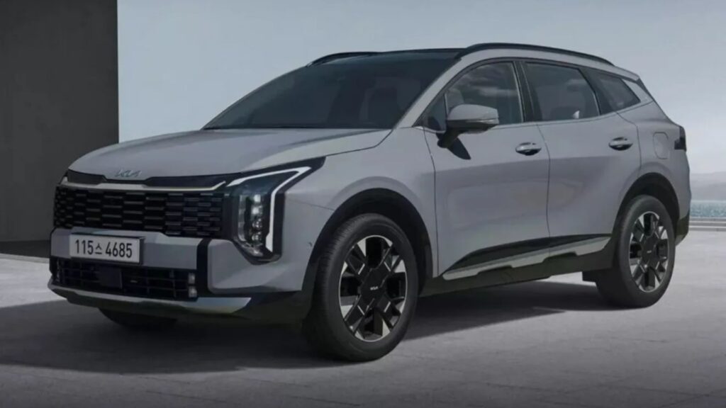 Kia Sportage cinza parado na diagonal.