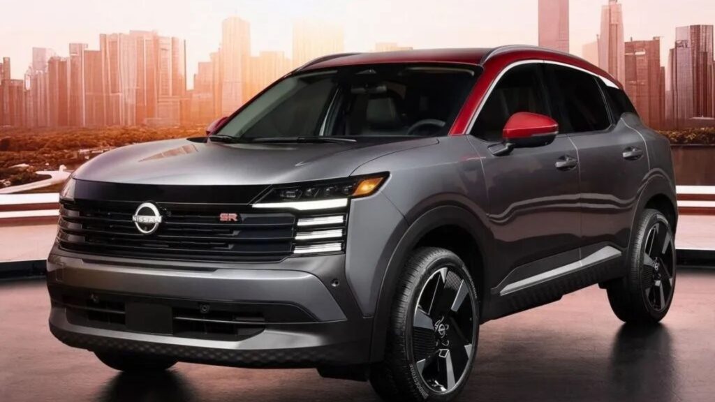 Nissan Kicks cinza parado na diagonal.