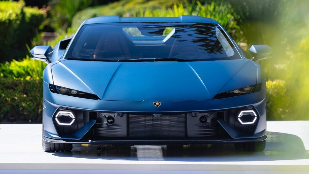 Lamborghini Temerario azul de frente.