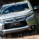 Mitsubishi Pajero Sport 2018 de frente na estrada.