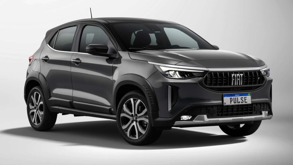 Fiat Pulse Impetus 2026 cinza parado na diagonal.