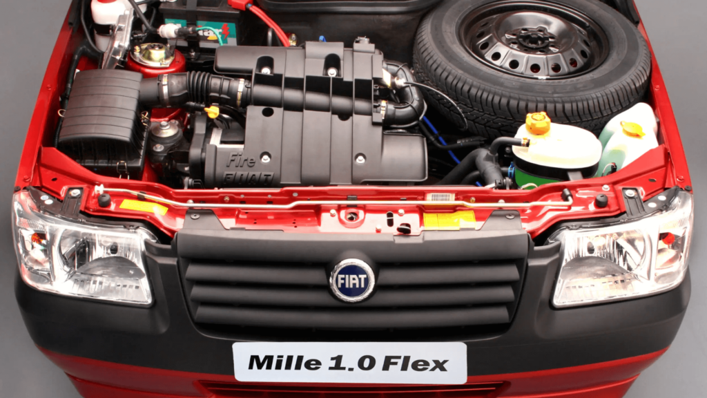 motor Fire em um carro vermelho.