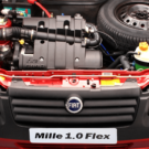 motor Fire em um carro vermelho.