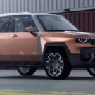 Jeep Renegade 2027 bege na diagonal.