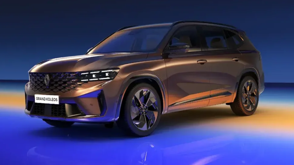Renault Koleos parado na diagonal.