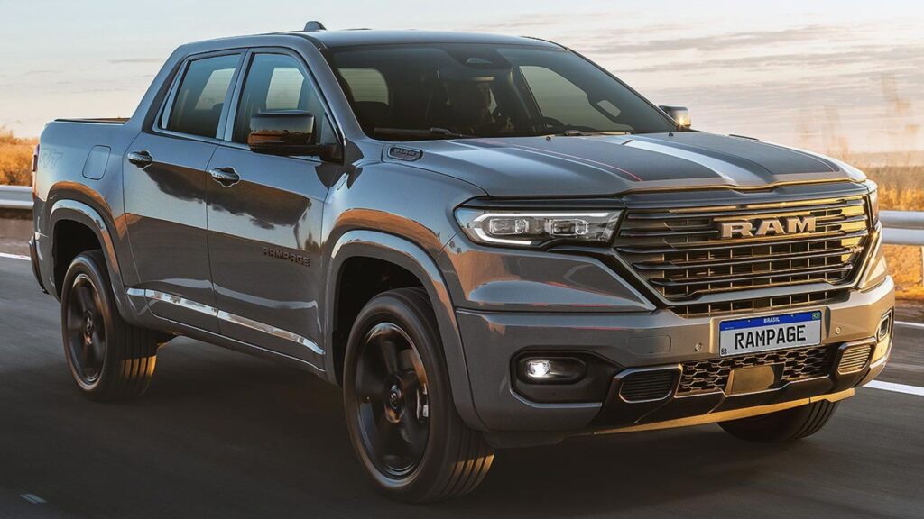 Ram Rampage cinza em movimento.