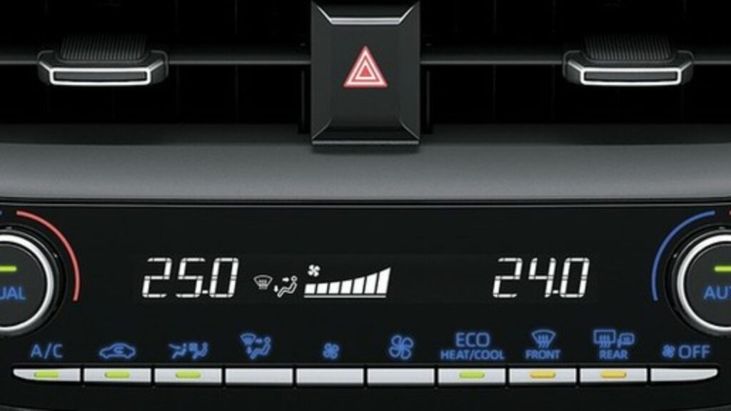 Ar-condicionado Dual zone.