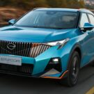 GAC GS3 azul em movimento na estrada.