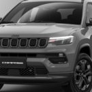 Jeep Compass Sport 2026 cinza parado na diagonal.