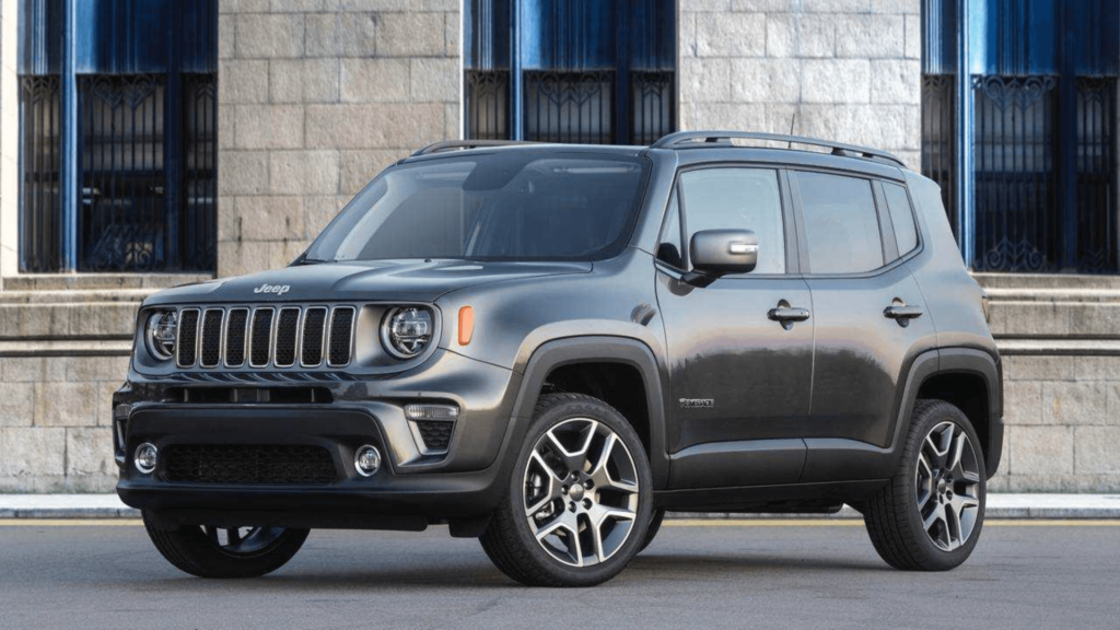 Jeep Renegade cinza parado na diagonal.
