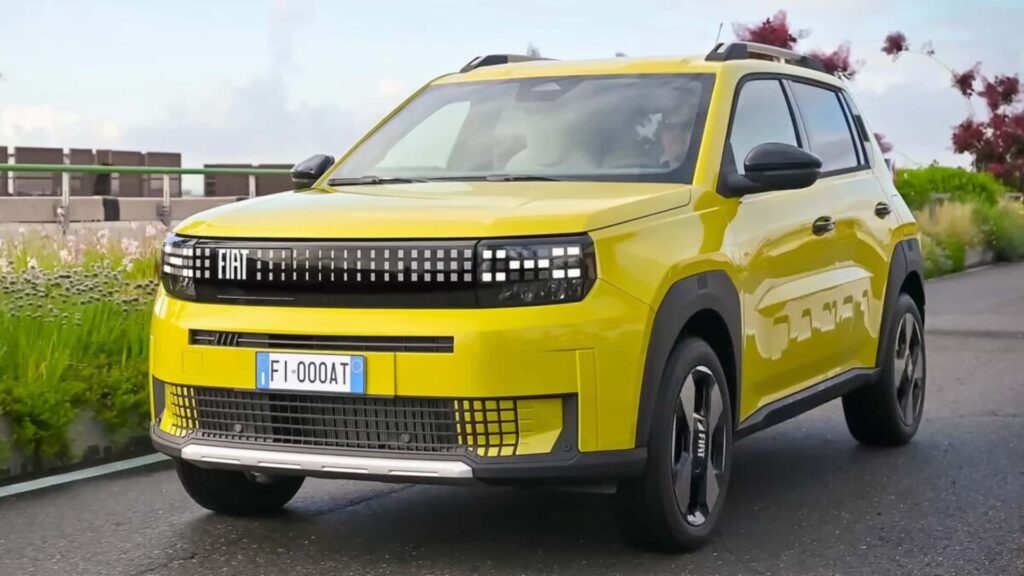 Novo Fiat Argo amarelo em movimento na estrada.