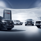 Carros da Caoa Chery um do lado do outro.