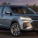 Chevrolet Tracker 2026 parado na diagonal.