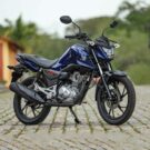 CG 160 azul parada